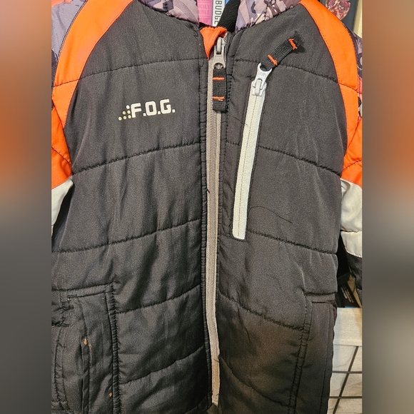 BOYS SIZE 4 WINTER COAT - Picture 2 of 4